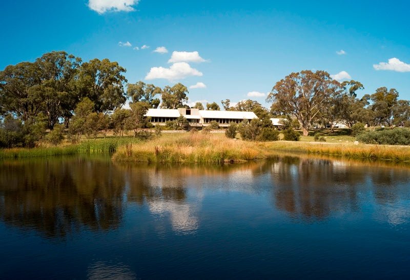 Travelling Through Honeysuckle, ACT - Caravan World Australia