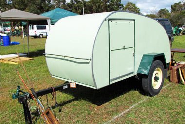 1950 Teardrop crosses Nullarbor - Caravan World Australia