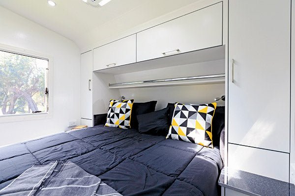 2016 BAV: New Age MR18ER Special Edition - Caravan World Australia