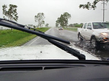 BLOG: AVOIDING ACCIDENTS IN THE WET - Caravan World Australia