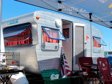 BLOG: THE ULTIMATE (VINTAGE) ACCESSORY - Caravan World Australia