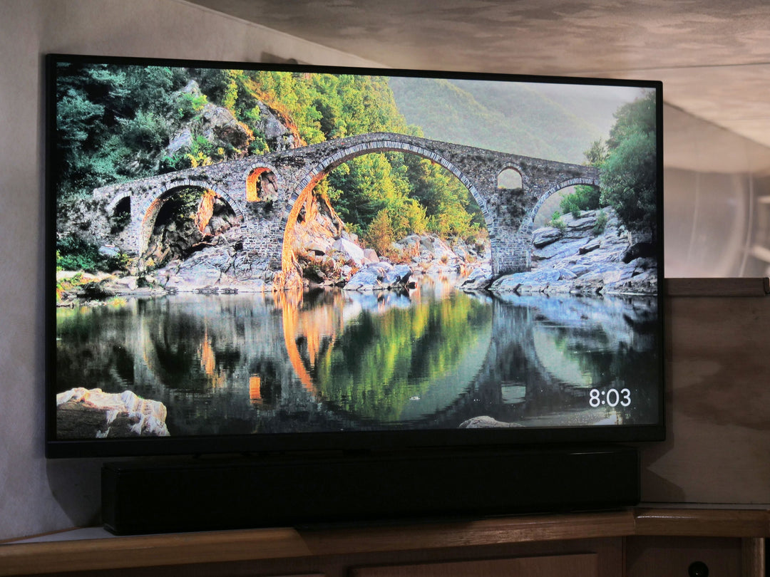 Englaon TV and Soundbar