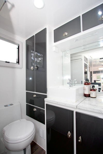 ENTRADA CLAY: REVIEW - Caravan World Australia