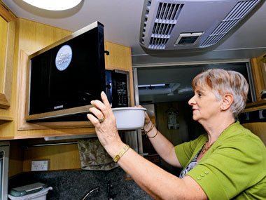 Evernew Caravans custom E900 Series - Caravan World Australia