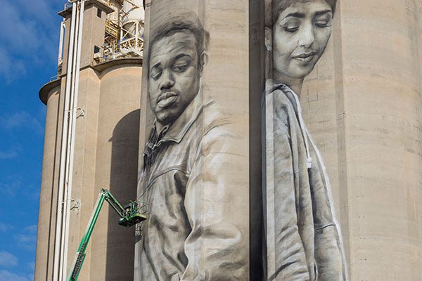 Guido Paints Portland - Caravan World Australia