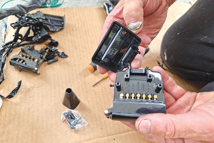 DIY: How to replace a trailer plug - Caravan World Australia