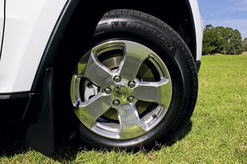 JEEP GRAND CHEROKEE LAREDO CRD REVIEW - Caravan World Australia