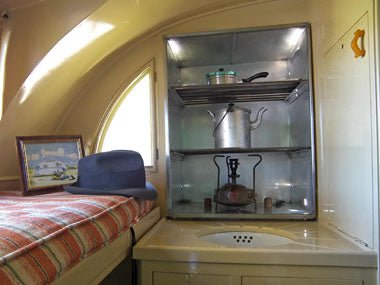 SATURDAY SPOTLIGHT: VINTAGE SLIDE OUT! - Caravan World Australia