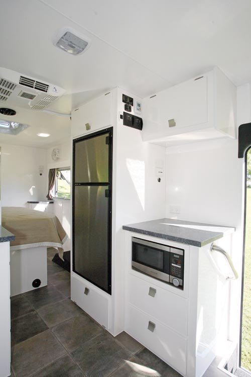 SPINIFEX EPIX CARAVAN REVIEW - Caravan World Australia