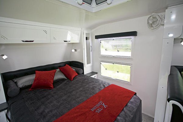SUNLAND PATRIOT SEL X SLIDE OUT: REVIEW - Caravan World Australia