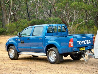 TOW TEST: TOYOTA HILUX SR 4X4 DOUBLE CAB - Caravan World Australia