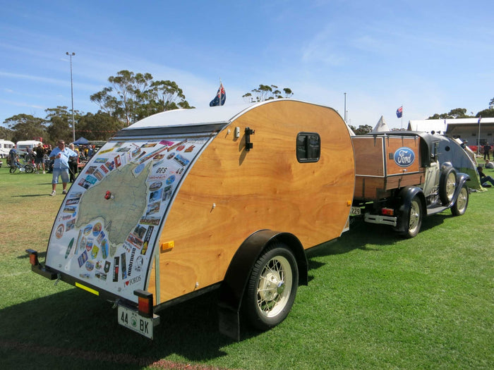 TRAVELLING AUSTRALIA IN A VINTAGE CARAVAN - Caravan World Australia