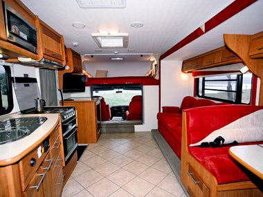 WINNEBAGO LONGREACH C3135 SL REVIEW - Caravan World Australia