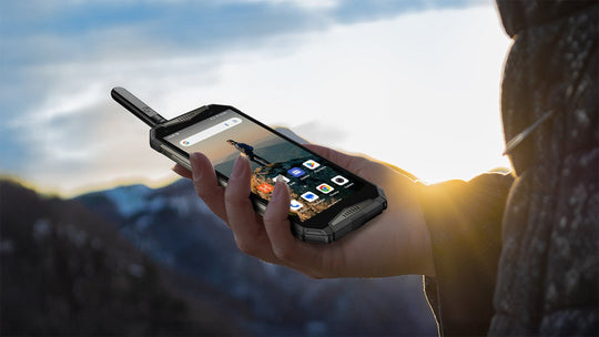 HX - Z6 Alpine 5.6 - Inch UHF DMR Smartphone Navigator Including Hema Nav - Alpine - HX-Z6 - Caravan World